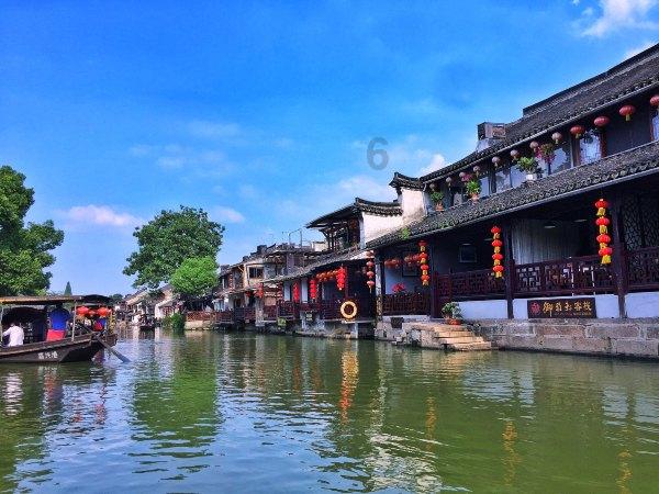 《安家》:曲玲珑露出真面目,服务生说了一句话,曲玲珑尴尬了